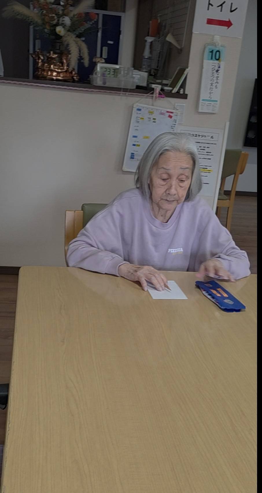 予想を書く様子1